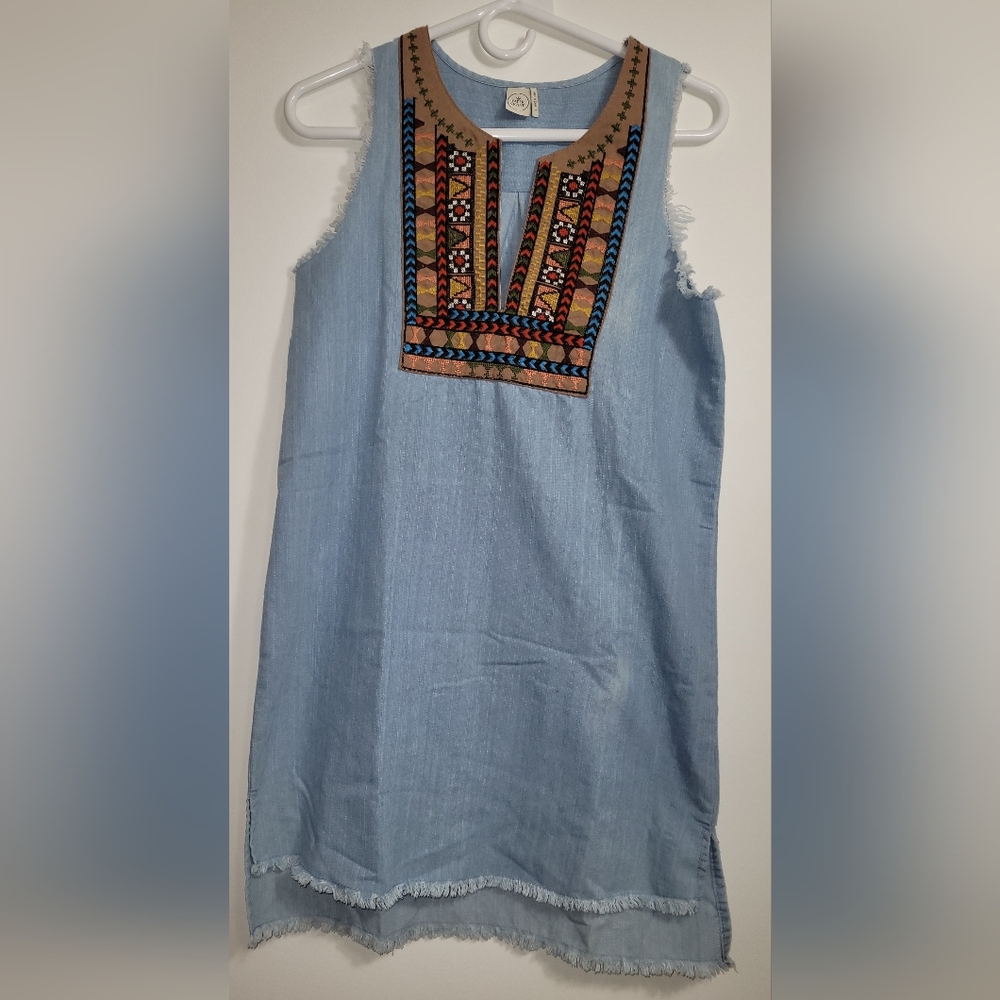 Paper Crane Cotton sleeveless shirt with Southwestern embroidery size small